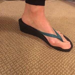 Sanuk turquoise wedge flip flop sandals NWOT